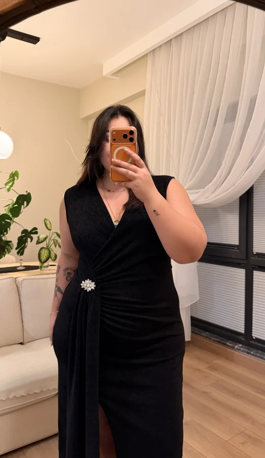 Yırtmaç Üstü Volanlı Simli Gece Elbisesi - Siyah