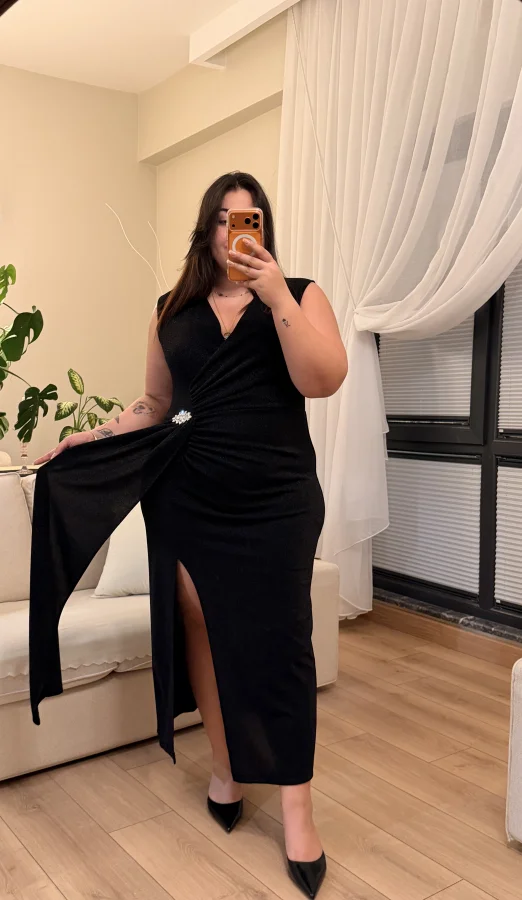 Yırtmaç Üstü Volanlı Simli Gece Elbisesi - Siyah