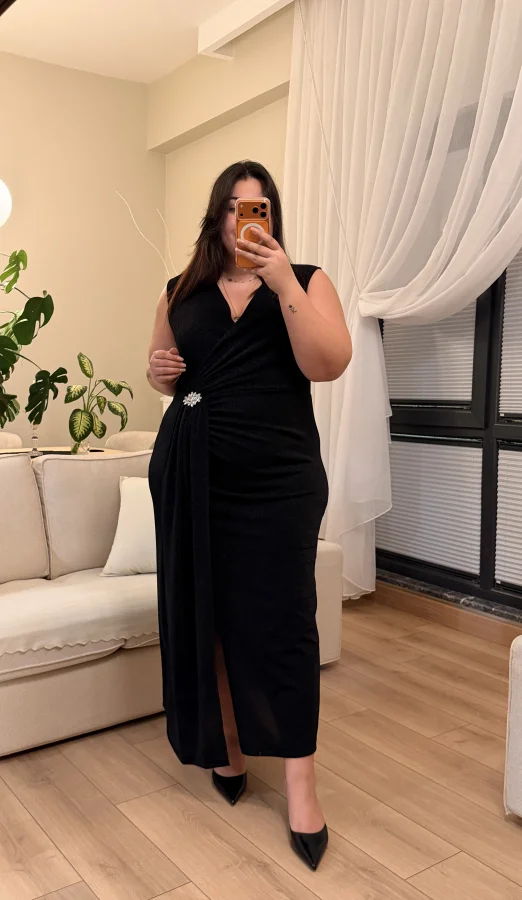 Yırtmaç Üstü Volanlı Simli Gece Elbisesi - Siyah