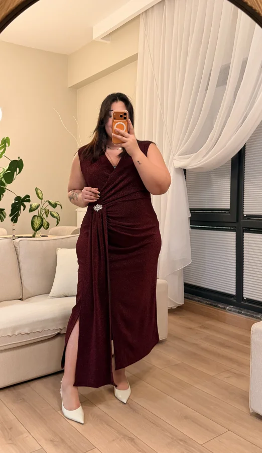 Yırtmaç Üstü Volanlı Simli Gece Elbisesi - Bordo