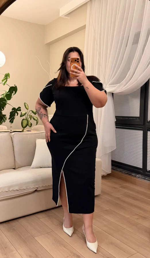 Kare Yaka Asimetrik İncili Krep Elbise - Siyah