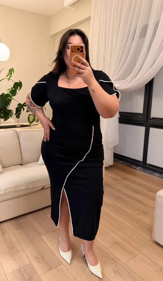 Kare Yaka Asimetrik İncili Krep Elbise - Siyah