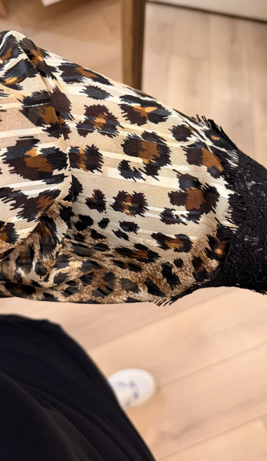 Leopar Kol Dantel Detaylı Esnek Penye Bluz - Siyah