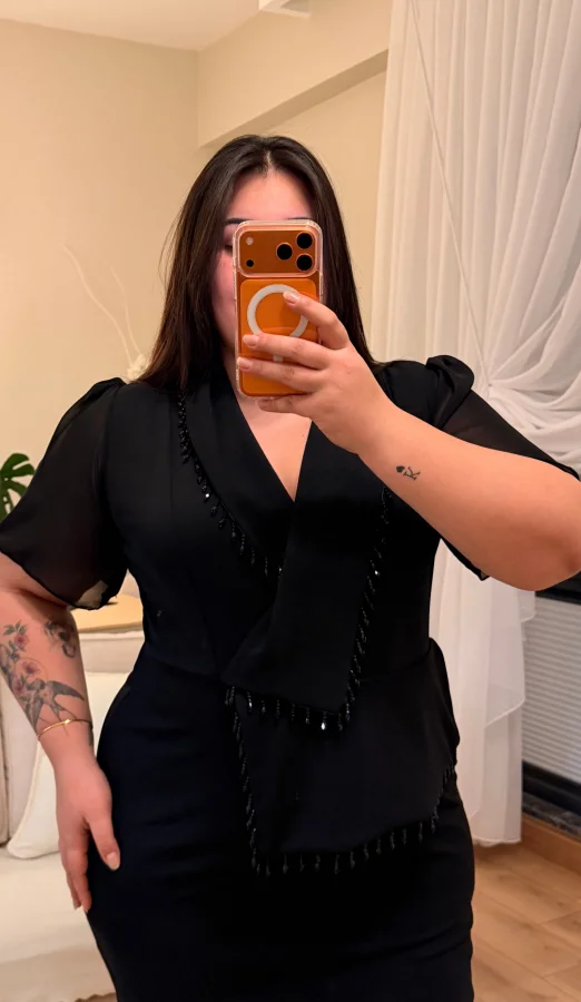 Boncuk Detaylı Esnek Krep Elbise - Siyah