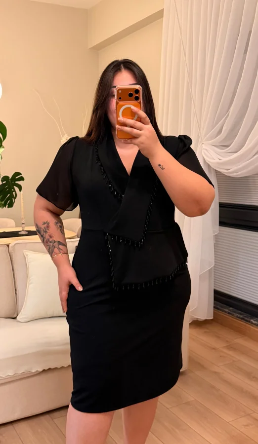 Boncuk Detaylı Esnek Krep Elbise - Siyah