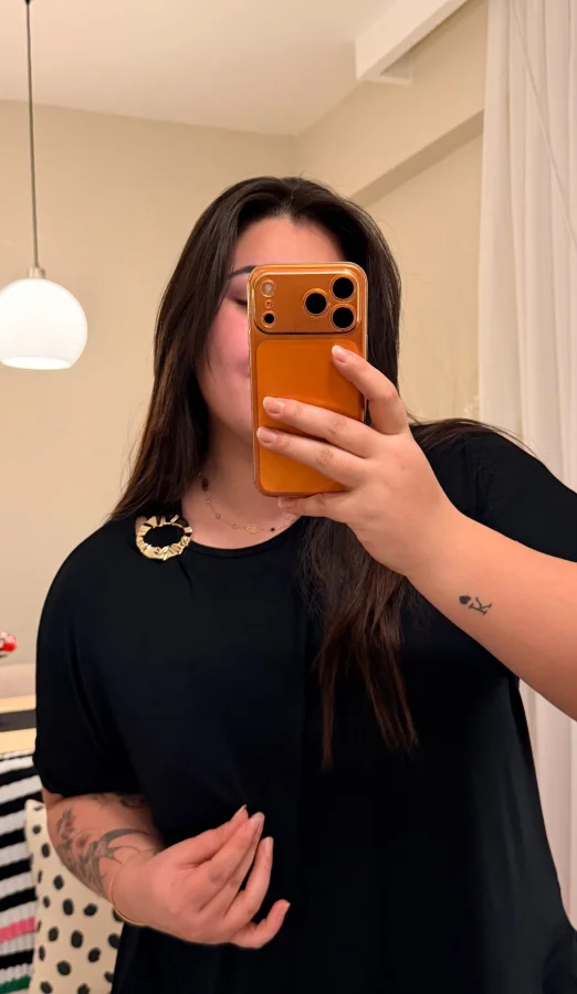 Broş Detaylı Esnek Penye Bluz - Siyah