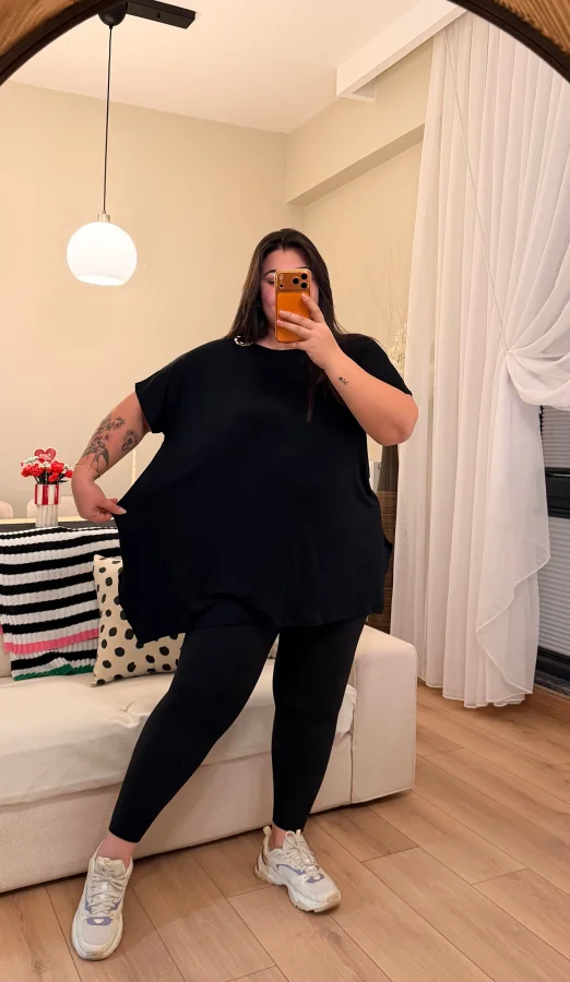 Broş Detaylı Esnek Penye Bluz - Siyah