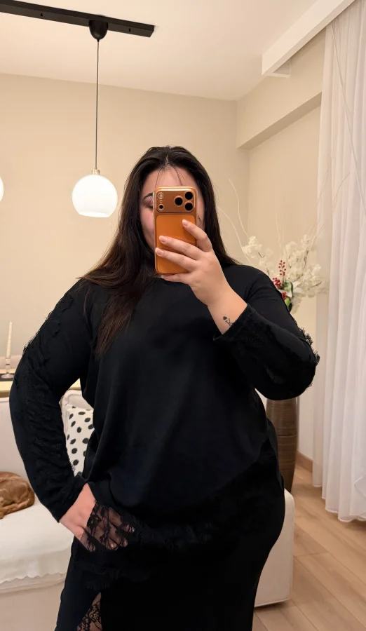 Dantel Detaylı Asimetrik Örme Bluz - Siyah