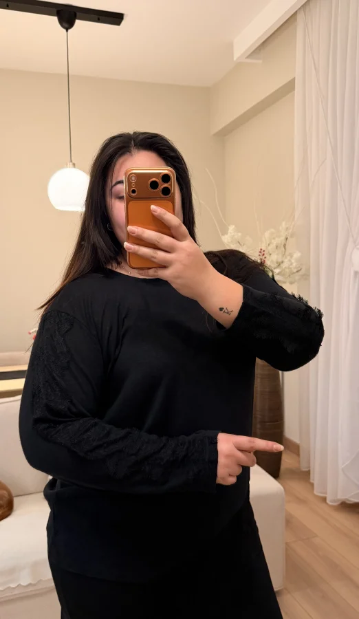 Dantel Detaylı Asimetrik Örme Bluz - Siyah