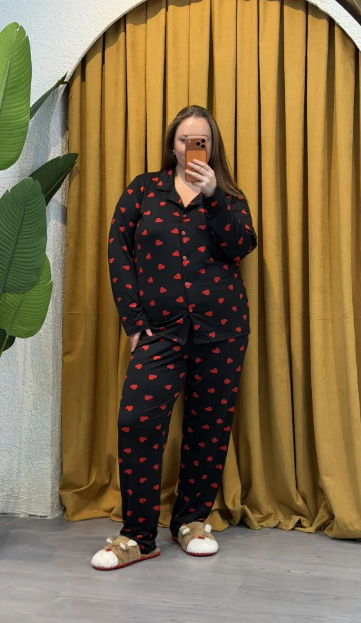 Düğmeli Esnek Pijama Takımı - Siyah Kalpli
