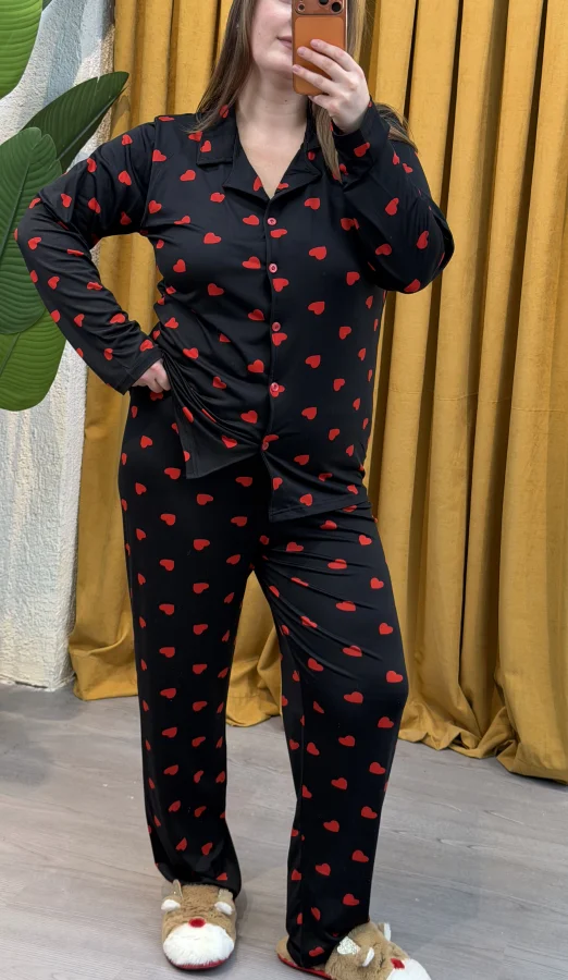 Düğmeli Esnek Pijama Takımı - Siyah Kalpli