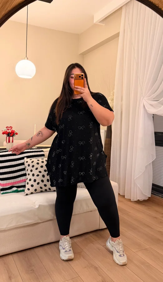 Fiyonk Baskılı Taşlı Bluz - Siyah