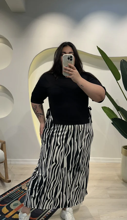 Garnili Yan Büzgü Esnek Penye Elbise - Zebra Desen