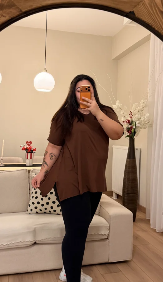 Geniş Kesim V Yaka Basic Esnek Penye Tişört - Kahverengi