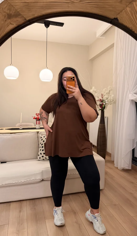 Geniş Kesim V Yaka Basic Esnek Penye Tişört - Kahverengi