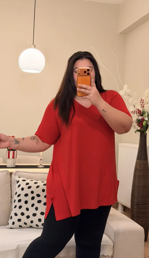 Geniş Kesim V Yaka Basic Esnek Penye Tişört - Kırmızı