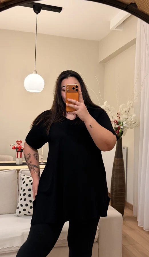 Geniş Kesim V Yaka Basic Esnek Penye Tişört - Siyah