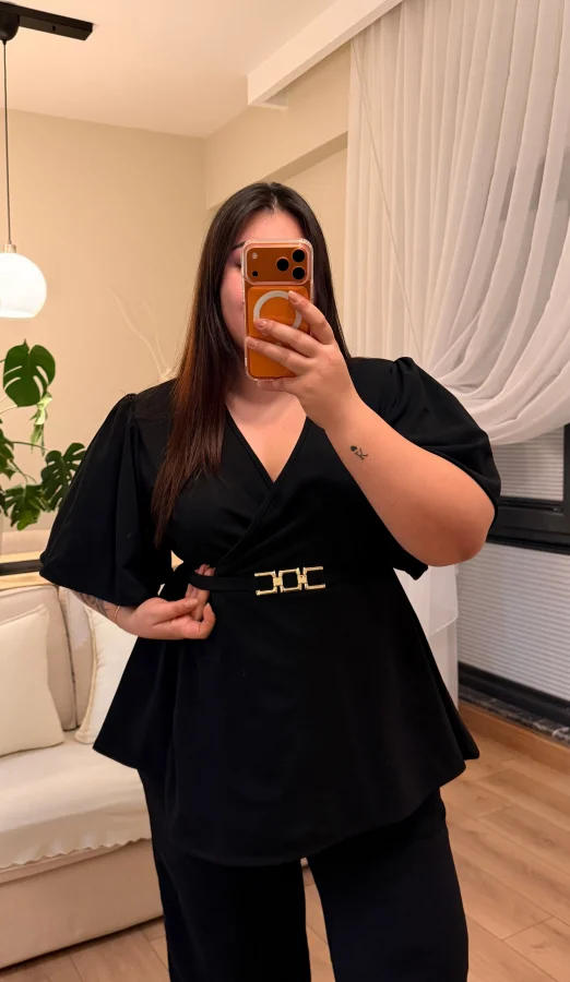 Kısa Kol Kruvaze Yaka Aksesuarlı Krep Takım - Siyah