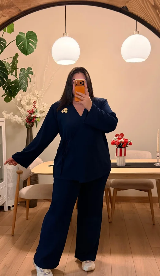 Kruvaze Bağlama Detaylı Broşlu Takım - Lacivert