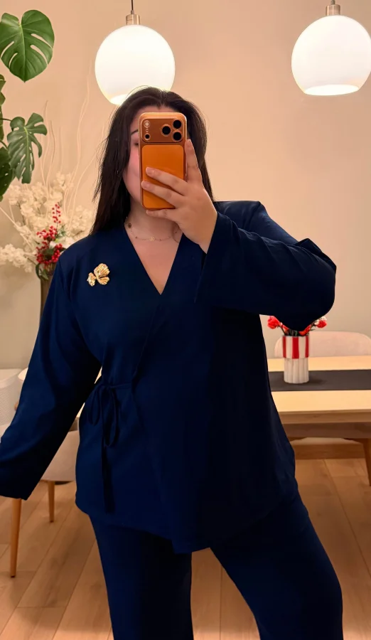 Kruvaze Bağlama Detaylı Broşlu Takım - Lacivert