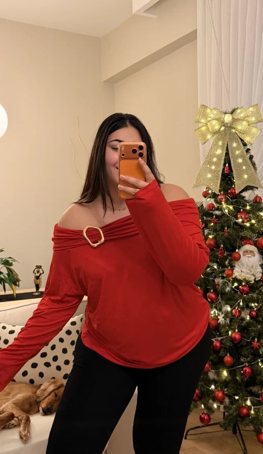 Madonna Yaka Broş Detaylı Esnek Modal Bluz - Kırmızı