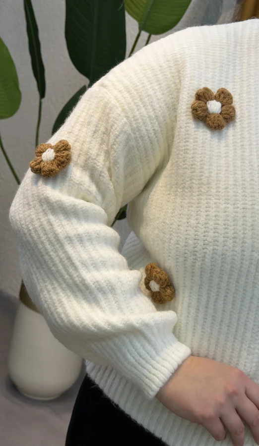 Papatyalı Örme Triko Hırka - Ekru