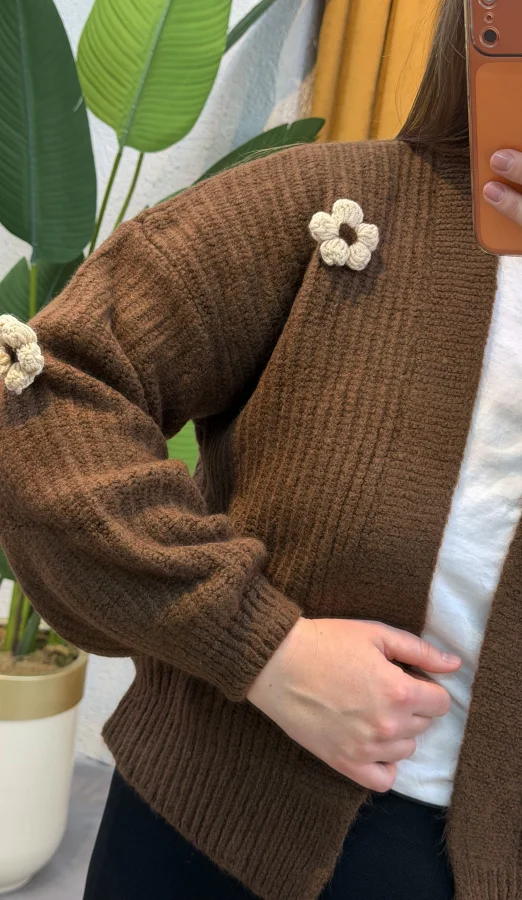 Papatyalı Örme Triko Hırka - Kahverengi