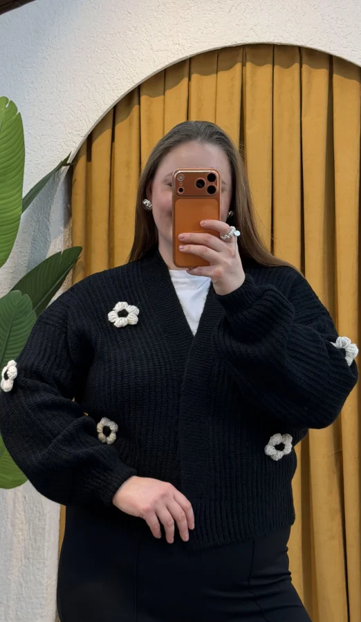 Papatyalı Örme Triko Hırka - Siyah