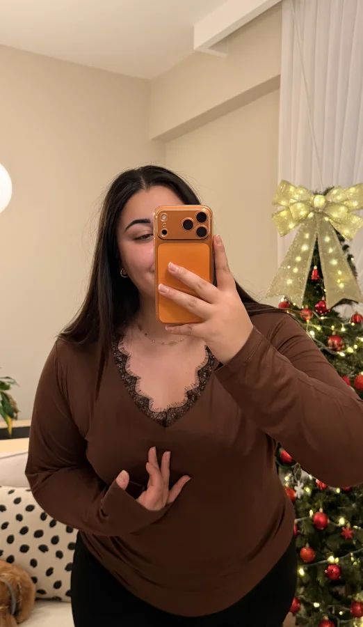 V Yaka Dantel Detaylı Esnek Modal Bluz - Kahverengi