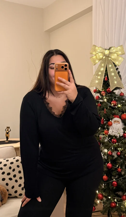 V Yaka Dantel Detaylı Esnek Modal Bluz - Siyah