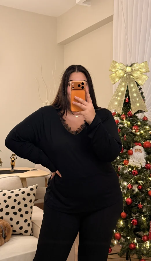 V Yaka Dantel Detaylı Esnek Modal Bluz - Siyah