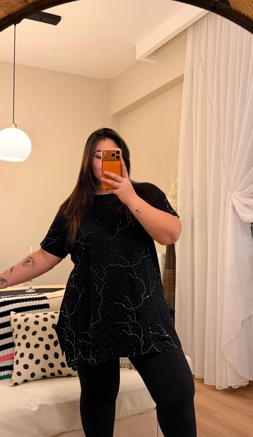 Yıldız Desenli Taşlı Bluz - Siyah