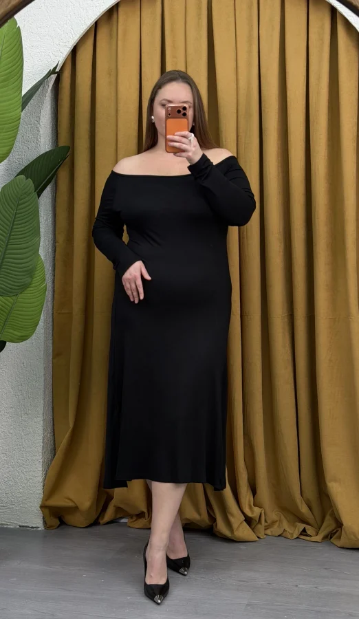 Yırtmaçlı Madonna Yaka Esnek Penye Elbise - Siyah