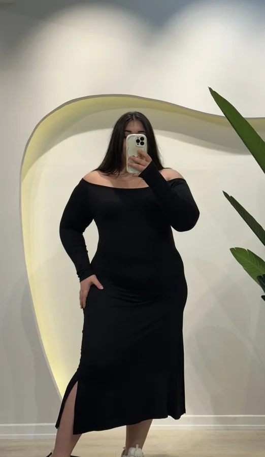 Yırtmaçlı Madonna Yaka Esnek Penye Elbise - Siyah