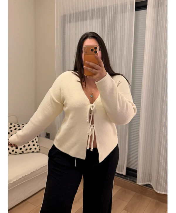 Premium Fiyonk Detaylı Sakallı Triko Bluz - Beyaz