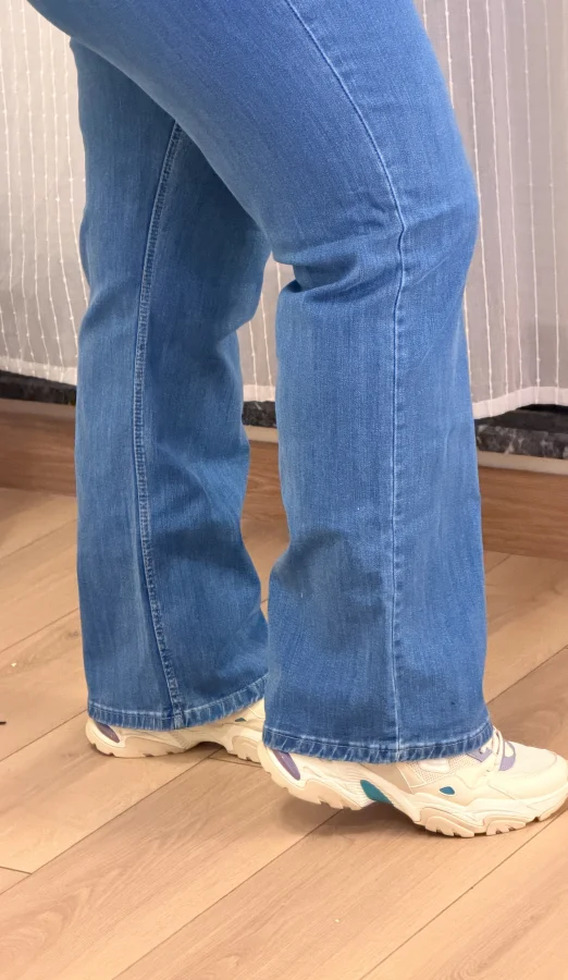 Bel Lastik Detaylı Likralı Boru Paça Kot Pantolon - Mavi