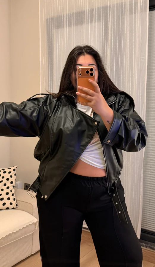 Geniş Kesim Lastik Detaylı Astarlı Deri Ceket - Siyah