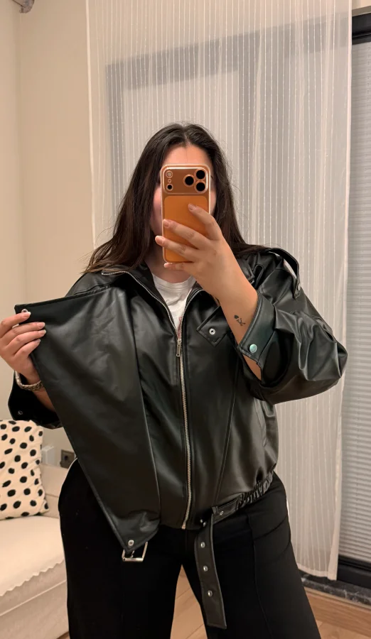 Geniş Kesim Lastik Detaylı Astarlı Deri Ceket - Siyah