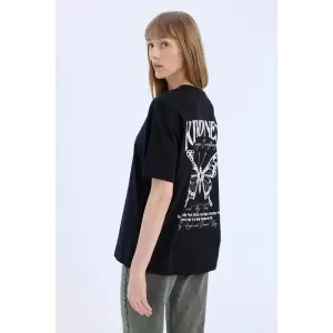 Defacto D9613 Siyah Oversize Geniş Kalıp Bisiklet Yaka Sırt Baskılı Kısa Kollu Tişört