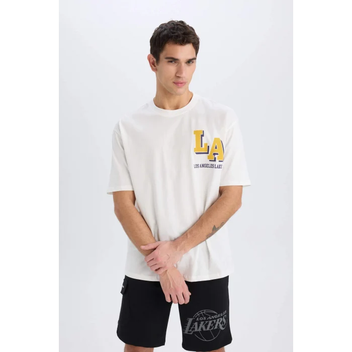 Defacto B3894 Ekru DeFactoFit NBA Los Angeles Lakers Oversize Geniş Kalıp Bisiklet Yaka Kısa Kollu Tişört