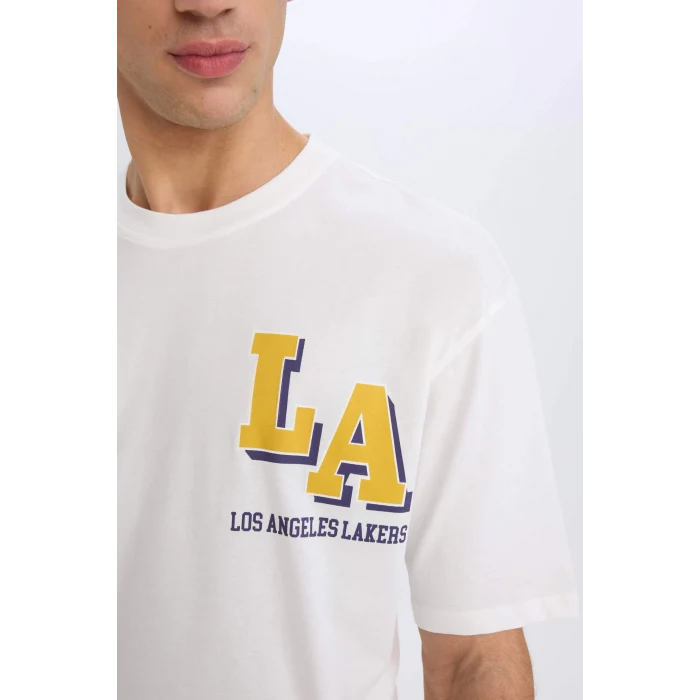 Defacto B3894 Ekru DeFactoFit NBA Los Angeles Lakers Oversize Geniş Kalıp Bisiklet Yaka Kısa Kollu Tişört