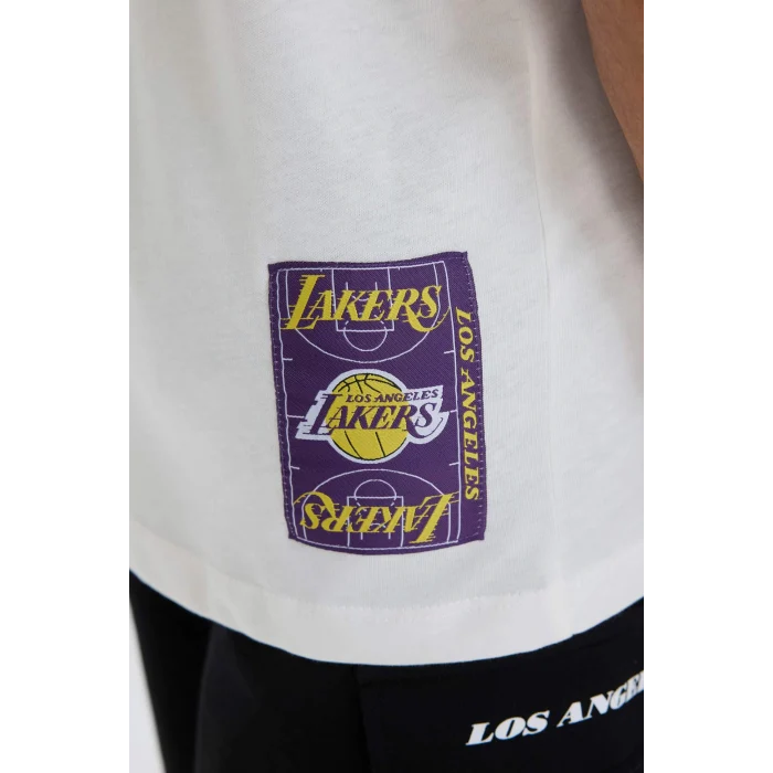 Defacto B3894 Ekru DeFactoFit NBA Los Angeles Lakers Oversize Geniş Kalıp Bisiklet Yaka Kısa Kollu Tişört