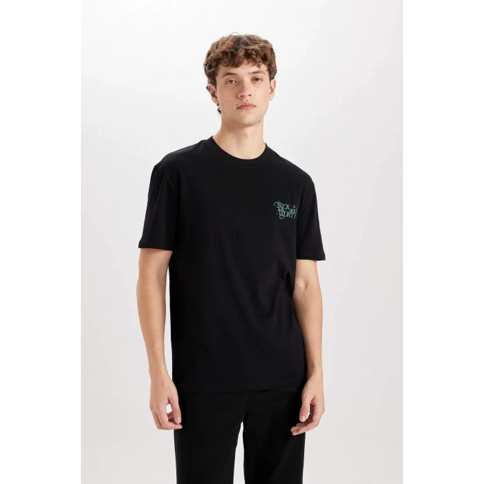Defacto D5467 Siyah Rick and Morty Regular Fit Bisiklet Yaka Sırt Baskılı Kısa Kollu Tişört
