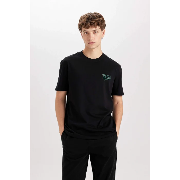 Defacto D5467 Siyah Rick and Morty Regular Fit Bisiklet Yaka Sırt Baskılı Kısa Kollu Tişört