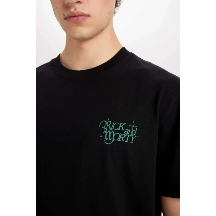 Defacto D5467 Siyah Rick and Morty Regular Fit Bisiklet Yaka Sırt Baskılı Kısa Kollu Tişört
