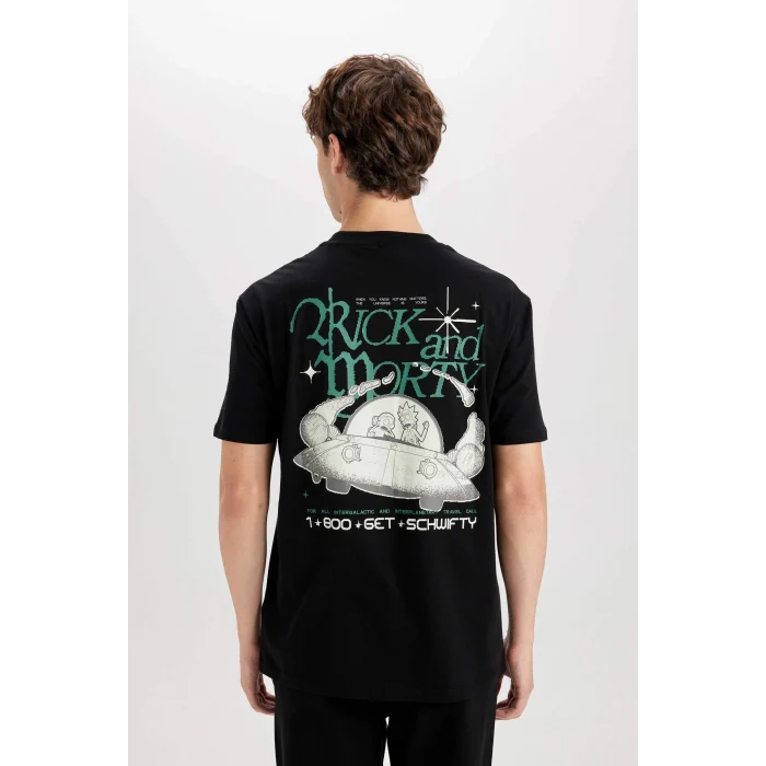 Defacto D5467 Siyah Rick and Morty Regular Fit Bisiklet Yaka Sırt Baskılı Kısa Kollu Tişört