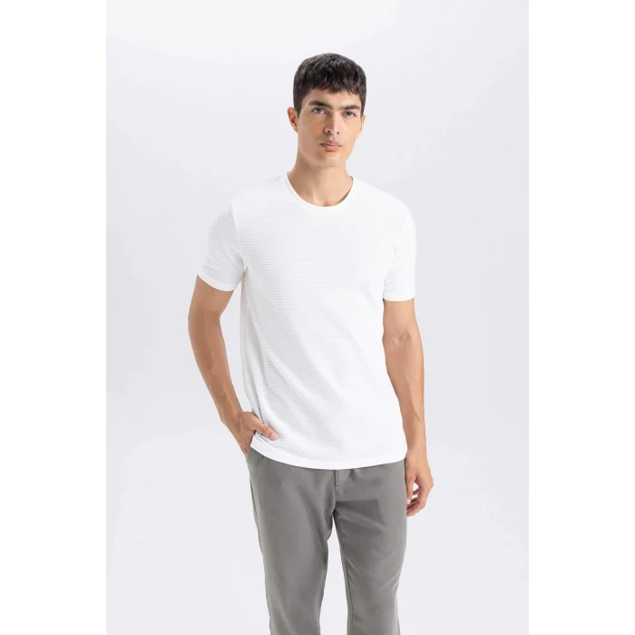 Defacto M6608 Ekru Slim Fit Dar Kesim Bisiklet Yaka Basic Düz Beyaz Kısa Kollu Tişört