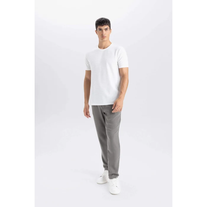 Defacto M6608 Ekru Slim Fit Dar Kesim Bisiklet Yaka Basic Düz Beyaz Kısa Kollu Tişört