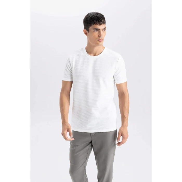Defacto M6608 Ekru Slim Fit Dar Kesim Bisiklet Yaka Basic Düz Beyaz Kısa Kollu Tişört