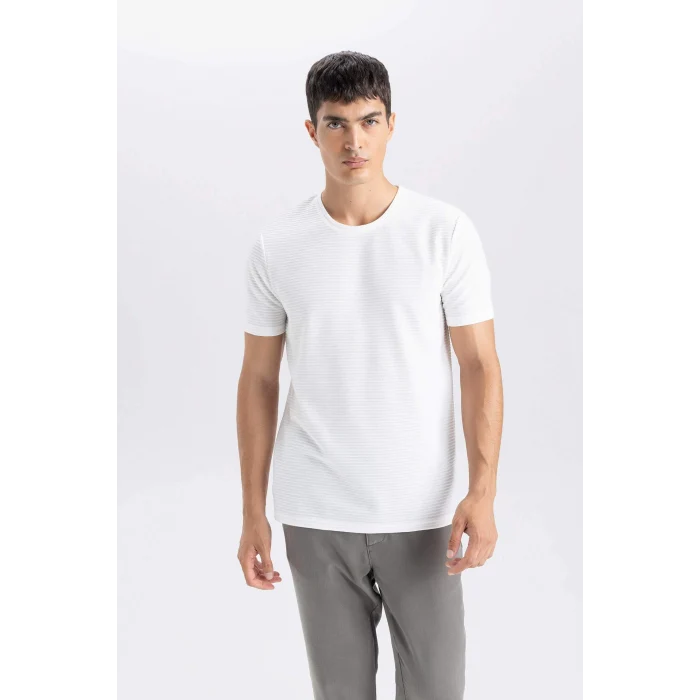 Defacto M6608 Ekru Slim Fit Dar Kesim Bisiklet Yaka Basic Düz Beyaz Kısa Kollu Tişört